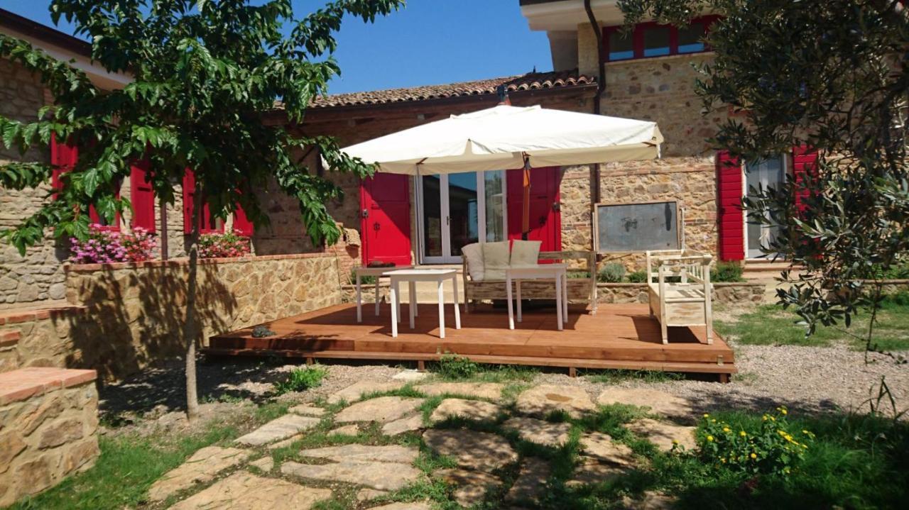 Il Barbagianni Bed and Breakfast Montepescali Exteriör bild
